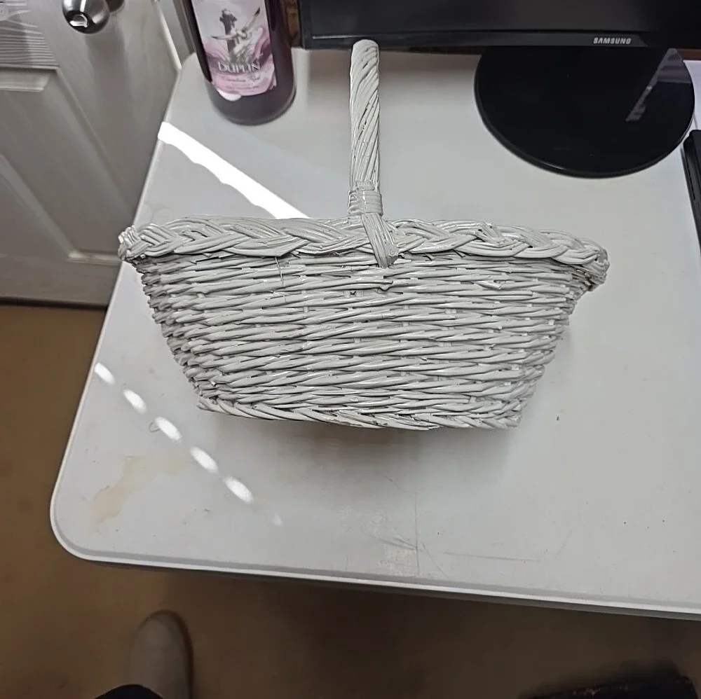 Vtg.White Wicker Handled Basket -(226)